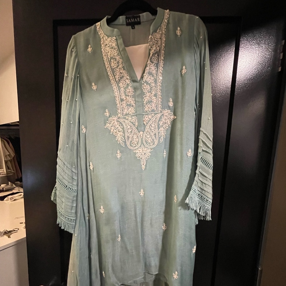 Beautiful teal tunic with rhinestones and pearls and white pants!